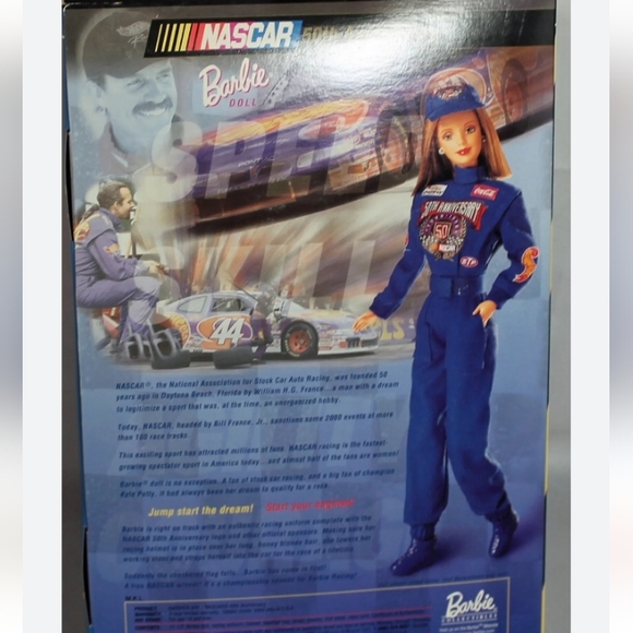 NIB VINTAGE 90s NASCAR RACING DRIVER BARBIE DOLL - Picture 4 of 4
